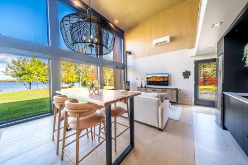 Private Spa & Direct Lake Access - Le Maka in Saint Romain (QC)