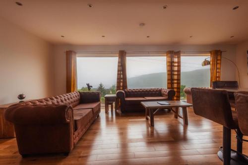Luxurious 3 bdrm cottage by fairy pools 4 in Карбост