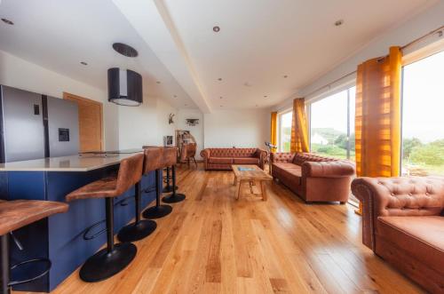 Luxurious 3 bdrm cottage by fairy pools 4 in Карбост