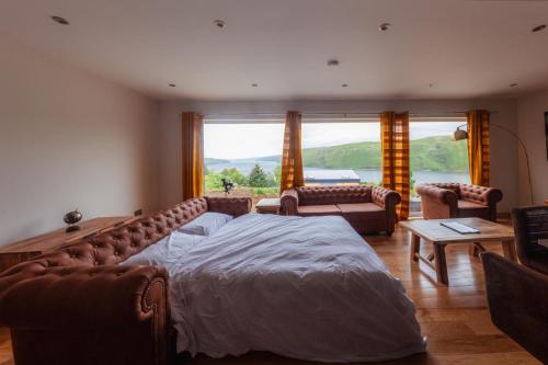 Luxurious 3 bdrm cottage by fairy pools 4 in Карбост