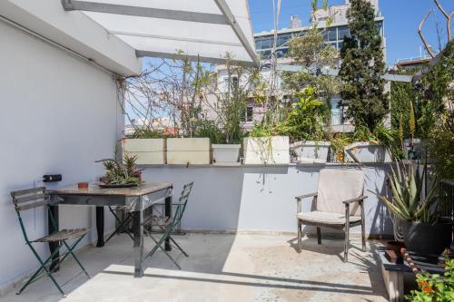 Modern fully equipped apt with private balcony - CT1 - image 31