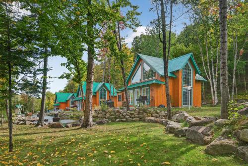 Domaine Rivière Sacacomie Chalets et Bed and Breakfast -Manoir Canergie (Domaine Riviere Sacacomie Chalets et Bed and Breakfast -Manoir Canergie) in Saint-Alexis-Des-Monts (QC)