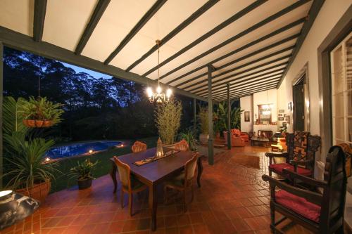 Patogumai, Karen Gables in Nairobis