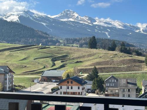 Charmant T2 avec vue, centre village