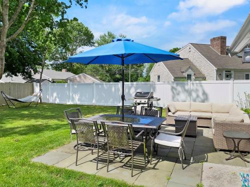 Tide the Knot: Cozy Cape w/ Yard Central A/C – khách sạn tại Barnstable
