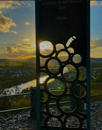 Eifel-Mosel Lounge ruhig & modern 149 qm für bis zu 6 Gäste nahe Cochem (Eifel-Mosel Lounge ruhig & modern 149 qm fur bis zu 6 Gaste nahe Cochem) in Greimersburg