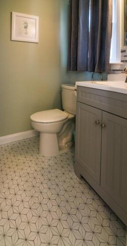 Adorable oceanfront cottage on Spring Hill Beach - image 7