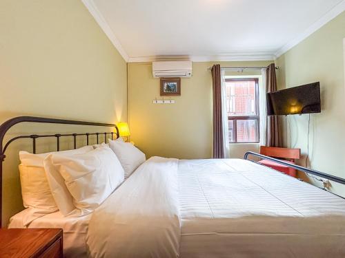 Maison Des Jardins B & B Room Type - Deluxe Queen Room