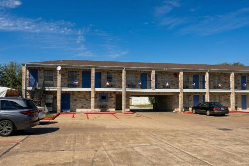 Golden Motel Near Houston Medical Center - image 5