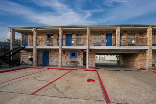 Golden Motel Near Houston Medical Center - image 12