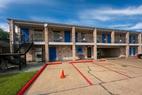 Golden Motel Near Houston Medical Center - image 6