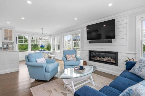 Chatham Coastal Retreat – Modern Dog-Friendly
