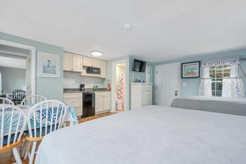 Coastal Haven - Where Waves Meet Relaxation