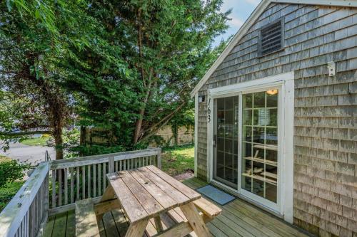 Relax at Hilltop Hideaway Near the Shore - image 6