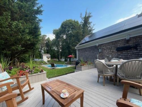 Make a Splash: Pool Retreat Near the Beach in 桑德威奇 (MA)