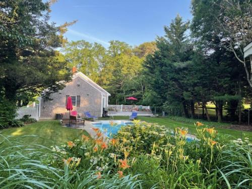 Make a Splash: Pool Retreat Near the Beach in 桑德威奇 (MA)