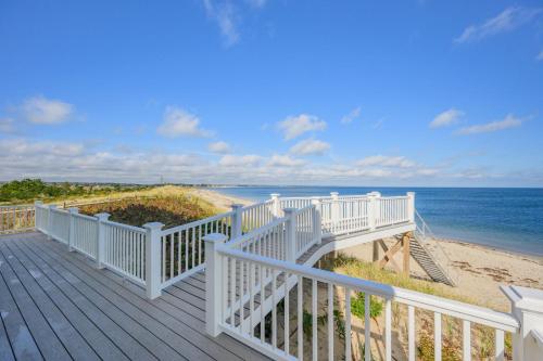 Serene Oceanfront Getaway w/ Stunning Views - image 3