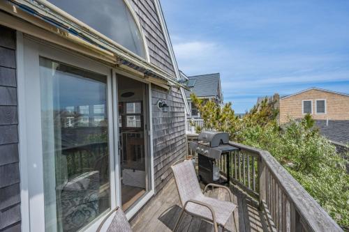 Charming Cape Cod Retreat Near the Beach - image 13