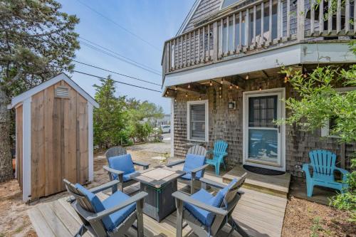 Charming Cape Cod Retreat Near the Beach - image 7