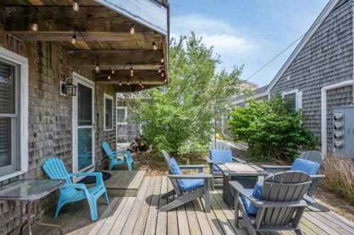 Charming Cape Cod Retreat Near the Beach - image 11