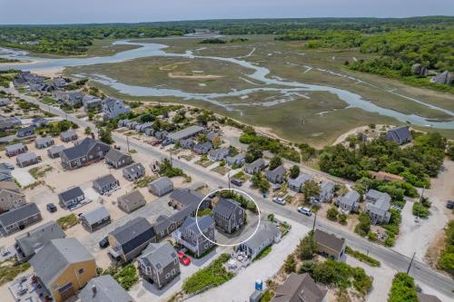 Charming Cape Cod Retreat Near the Beach - image 2