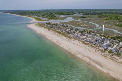 Charming Cape Cod Retreat Near the Beach - image 6