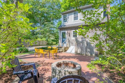 Cape Cod Haven: Cozy Home Near Gray's Beach in Yarmouth Port (MA)