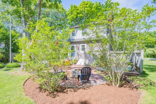 Cape Cod Haven: Cozy Home Near Gray's Beach in Yarmouth Port (MA)