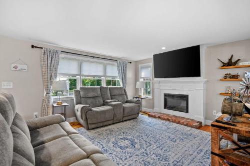 Charming Cape Escape Near Beaches Dining in Yarmouth Port (MA)
