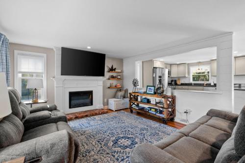 Charming Cape Escape Near Beaches Dining in Yarmouth Port (MA)