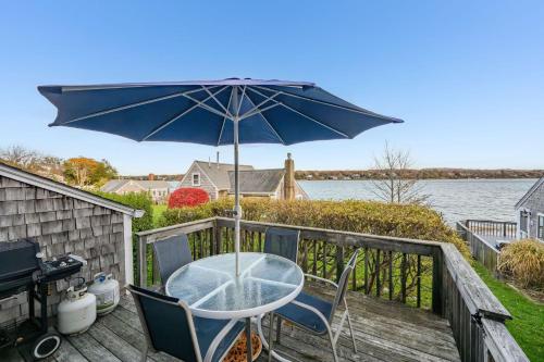Peaceful Waterfront Cottage Escape - image 8