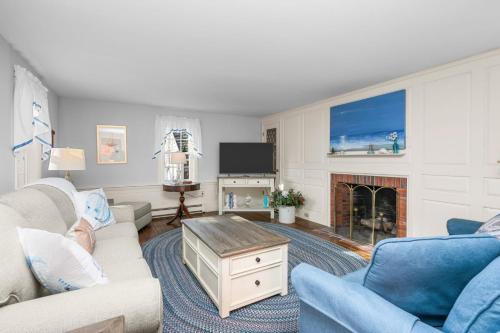 Relaxing Cape Escape Near Beaches and Local Eats - image 7