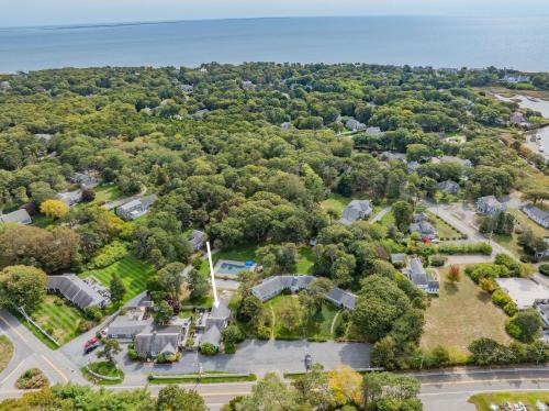 Charming Cape Cod Cottage with Pool Near Red River Beach - image 12