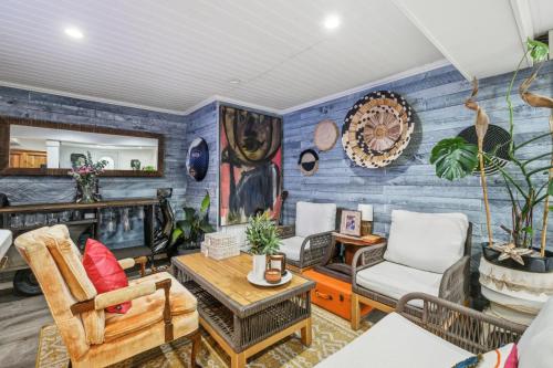 Pet Friendly 3-Level Family Retreat with Fire Pit - image 4