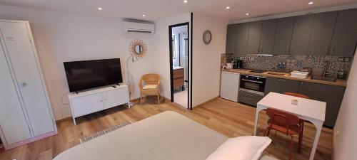 Istaba viesiem, Studio calme proche de Nice in Colomars