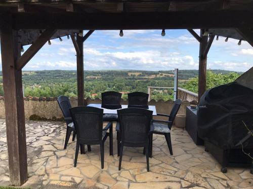 Dārzs, La Belle Vallée View Luxury Cottage (La Belle Vallee View Luxury Cottage) in Bouresse