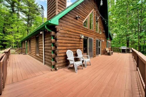 Massive Log Chalet with Hot Tub in Lakeville (PA)