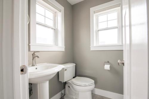 New Listing! 4 Bedroom Home on North Beach! - image 3