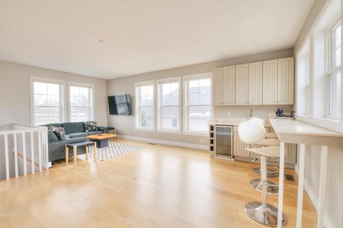 New Listing! 4 Bedroom Home on North Beach! - image 11