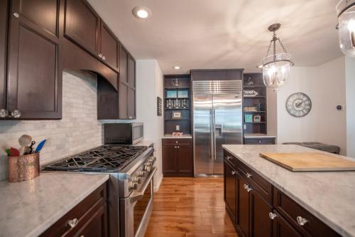 Lake Views & Fire Pit - image 9