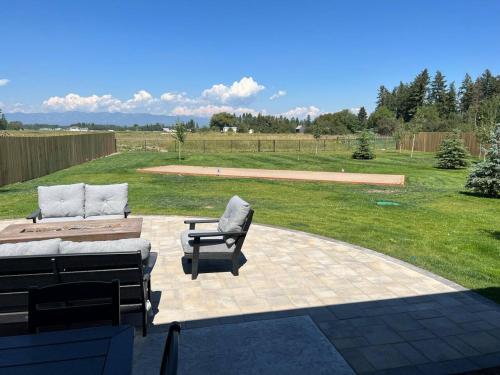 Glacier-Area Home• HotTub+ Heated Patio• 3 Baths - image 10