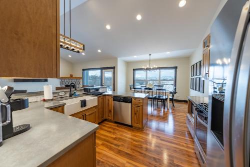 Glacier-Area Home• HotTub+ Heated Patio• 3 Baths - main image