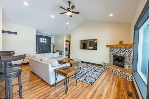 Glacier-Area Home• HotTub+ Heated Patio• 3 Baths - image 7