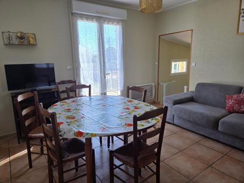 Maison individuelle climatise, 3 minutes du pal in Dompierre-Sur-Besbre