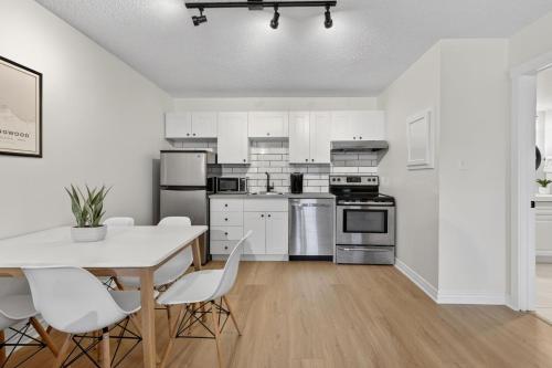 The Moose Lodge - Modern Condo in Collingwood in 柯林武德 (ON)