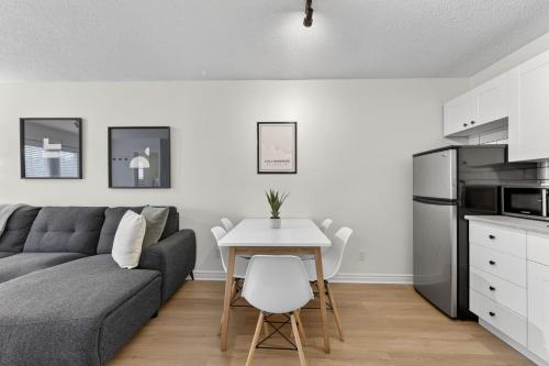 The Moose Lodge - Modern Condo in Collingwood in 柯林武德 (ON)