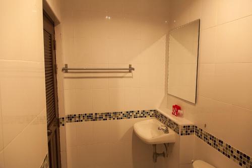 ZEN Rooms Siripong Road