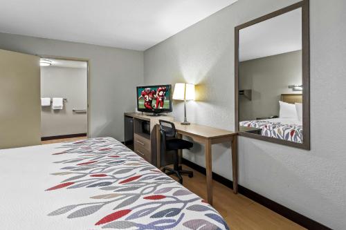 Red Roof Inn Dayton North Airport - image 20