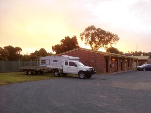 บริการและสิ่งอำนวยความสะดวก, Bakery Park Motor Inn in โทคัมวาล