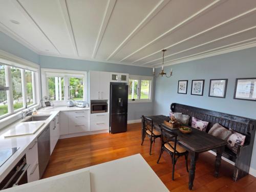Kingfisher Lodge Waterfront Retreat in Tairua